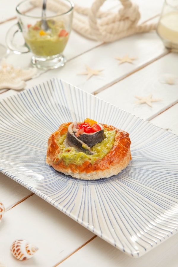 Hojaldre De Sardina Marinada Aquí Santoña Con Guacamole Casero Aquí Santoña Aquí Santoña