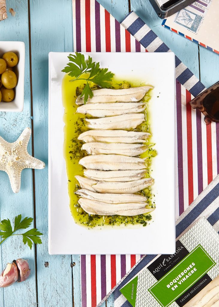 Boquerones en Vinagre Aquí Santoña con salsa verde