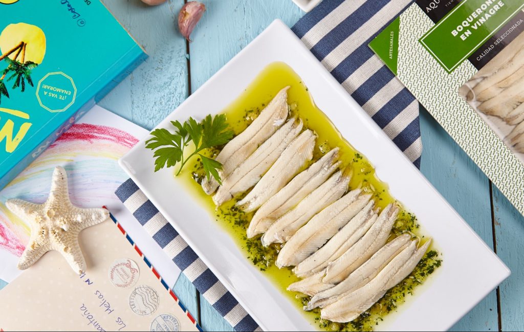 Boquerones en Vinagre Aquí Santoña con salsa verde