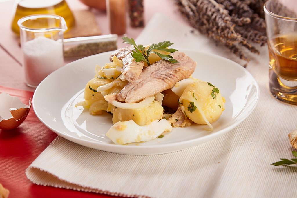 Papas aliñas con Melva Aquí Santoña y huevo duro